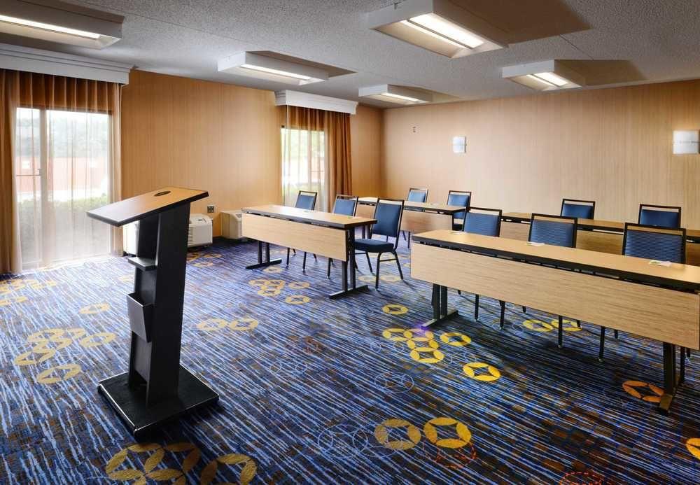 Courtyard By Marriott Dallas Richardson At Spring Valley Екстериор снимка