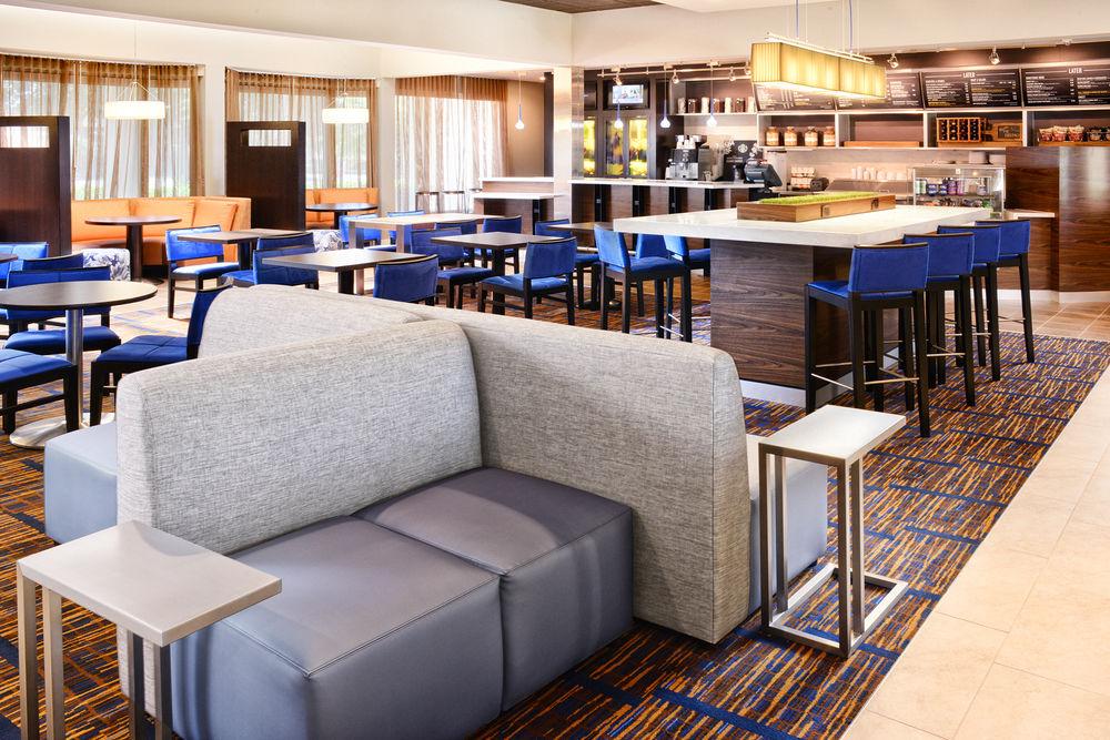 Courtyard By Marriott Dallas Richardson At Spring Valley Екстериор снимка