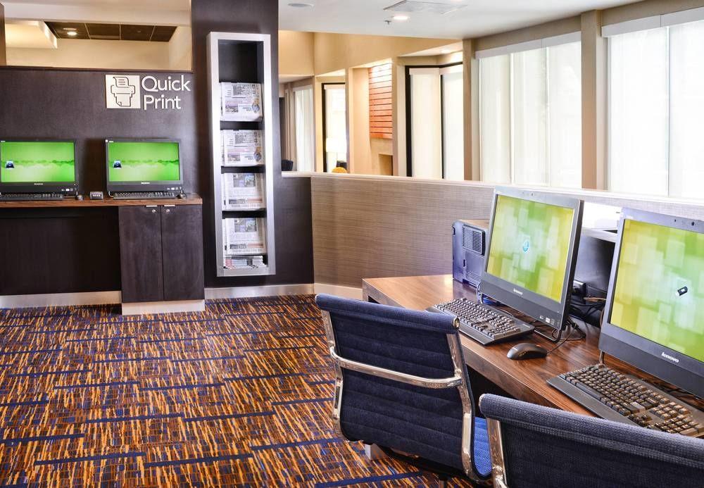 Courtyard By Marriott Dallas Richardson At Spring Valley Екстериор снимка