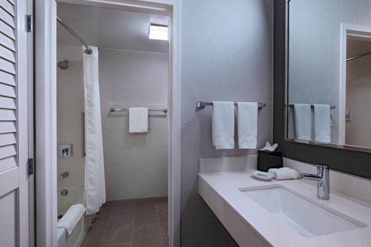 Courtyard By Marriott Dallas Richardson At Spring Valley Екстериор снимка