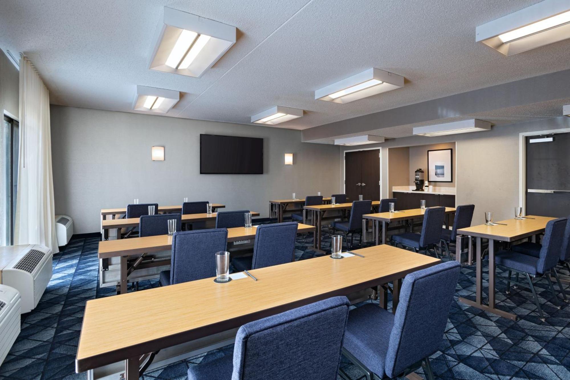 Courtyard By Marriott Dallas Richardson At Spring Valley Екстериор снимка