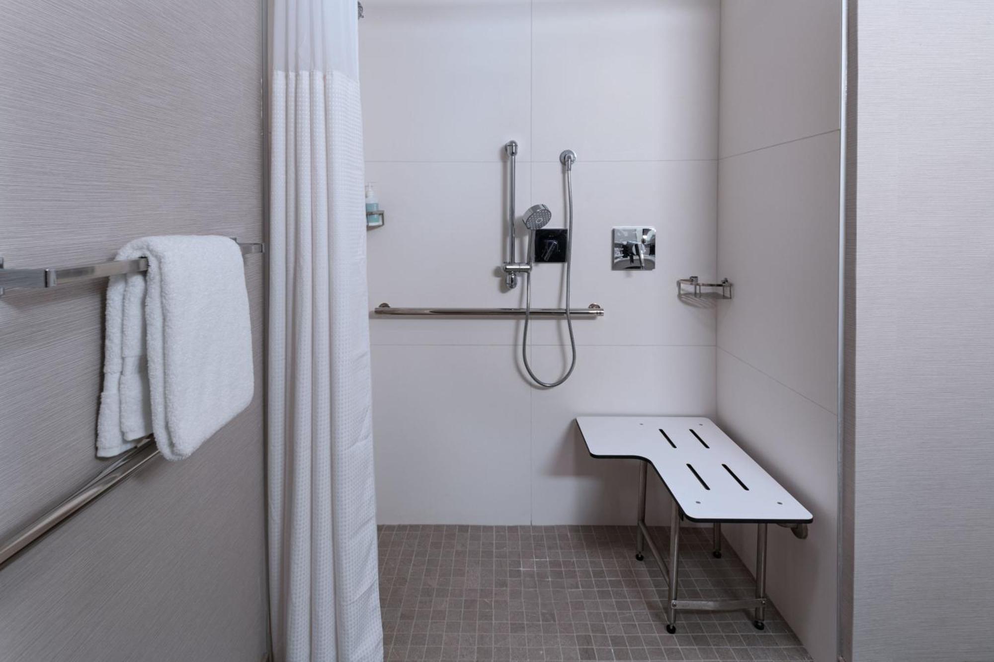 Courtyard By Marriott Dallas Richardson At Spring Valley Екстериор снимка