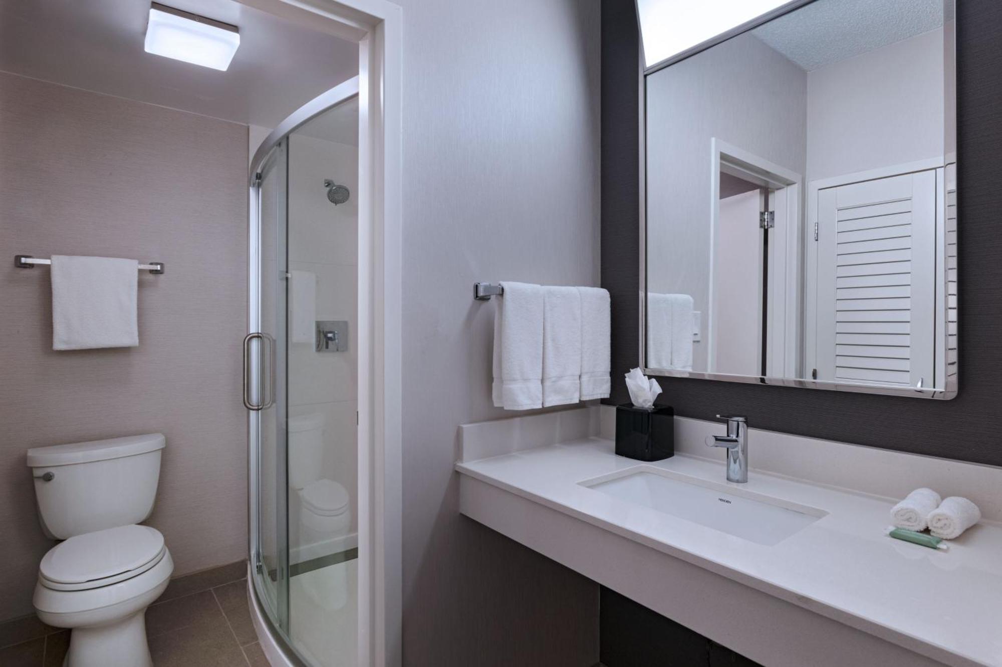 Courtyard By Marriott Dallas Richardson At Spring Valley Екстериор снимка