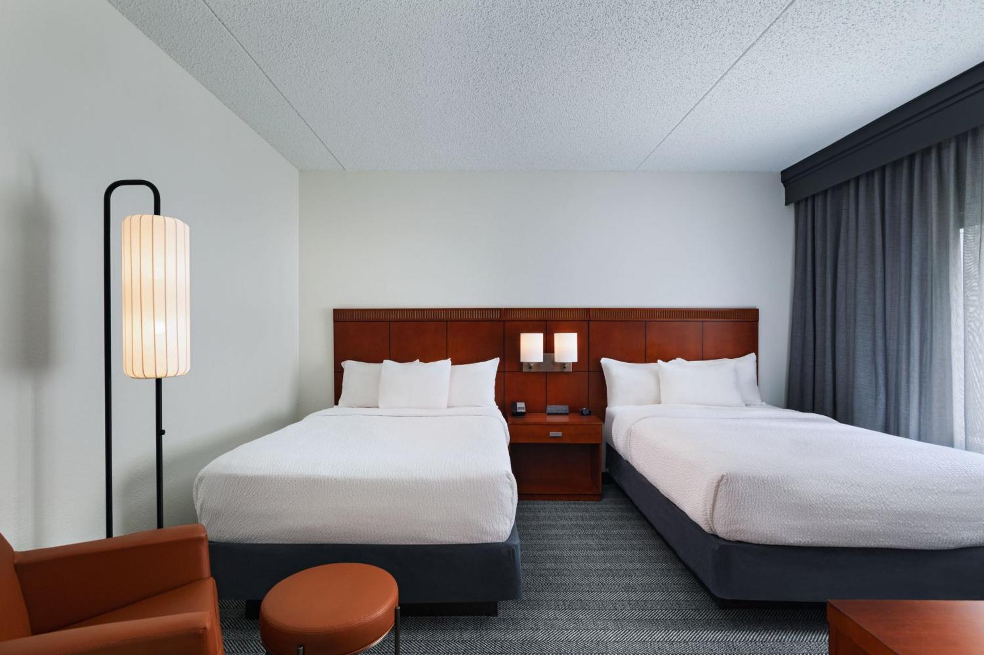 Courtyard By Marriott Dallas Richardson At Spring Valley Екстериор снимка