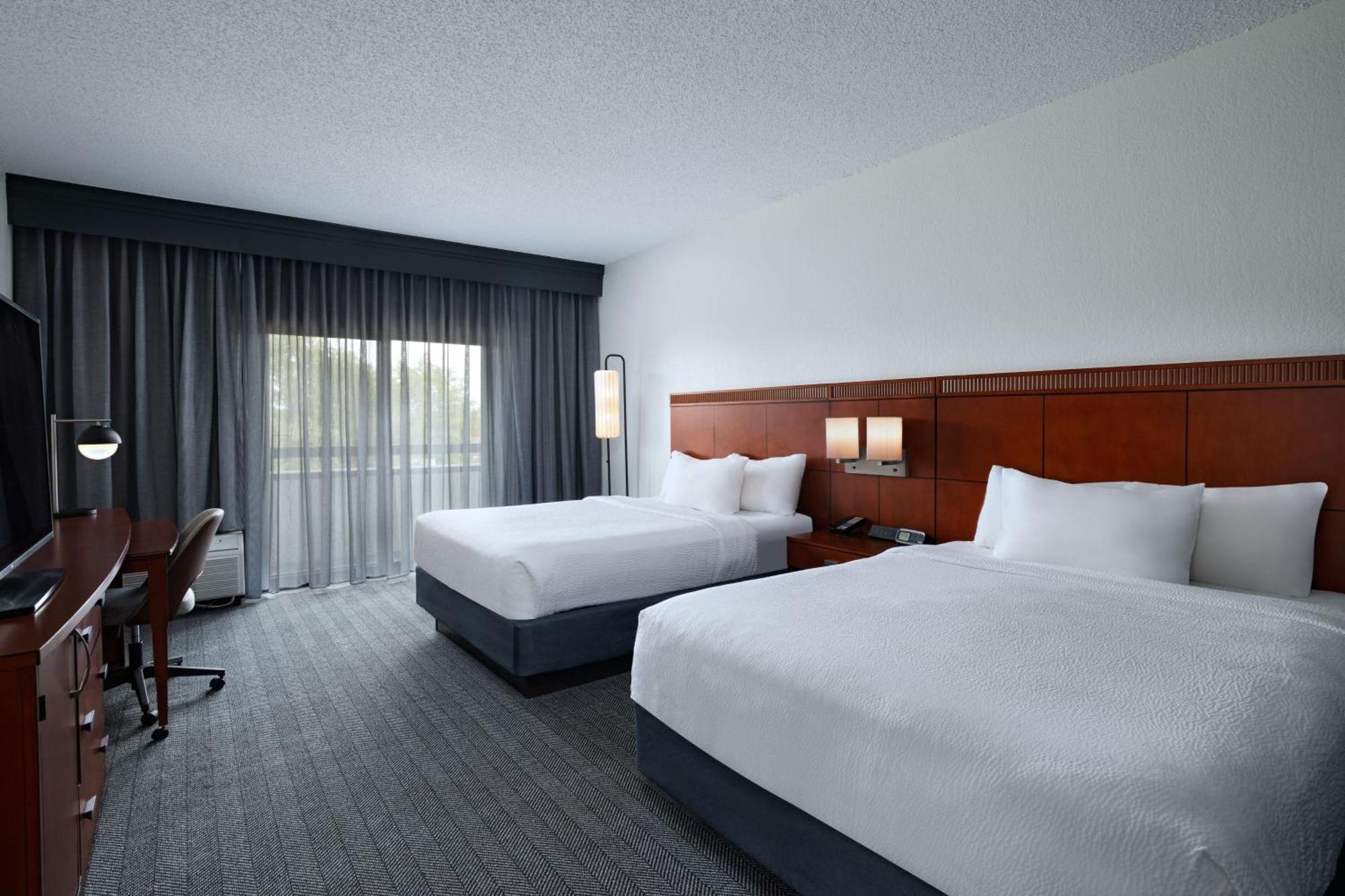 Courtyard By Marriott Dallas Richardson At Spring Valley Екстериор снимка