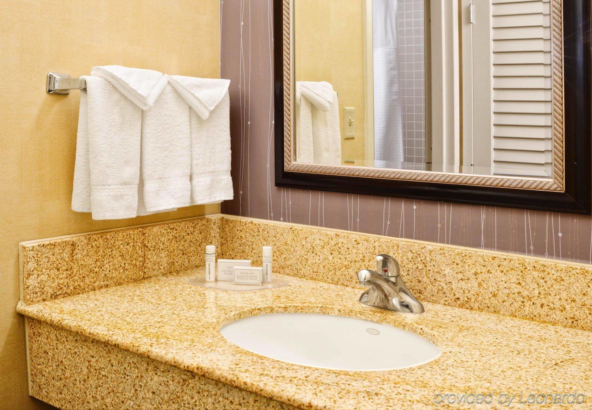 Courtyard By Marriott Dallas Richardson At Spring Valley Екстериор снимка