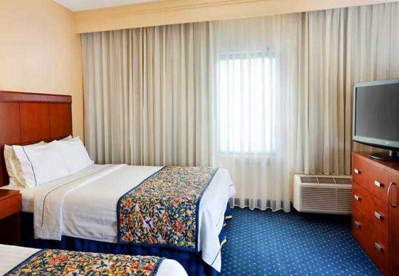 Courtyard By Marriott Dallas Richardson At Spring Valley Стая снимка